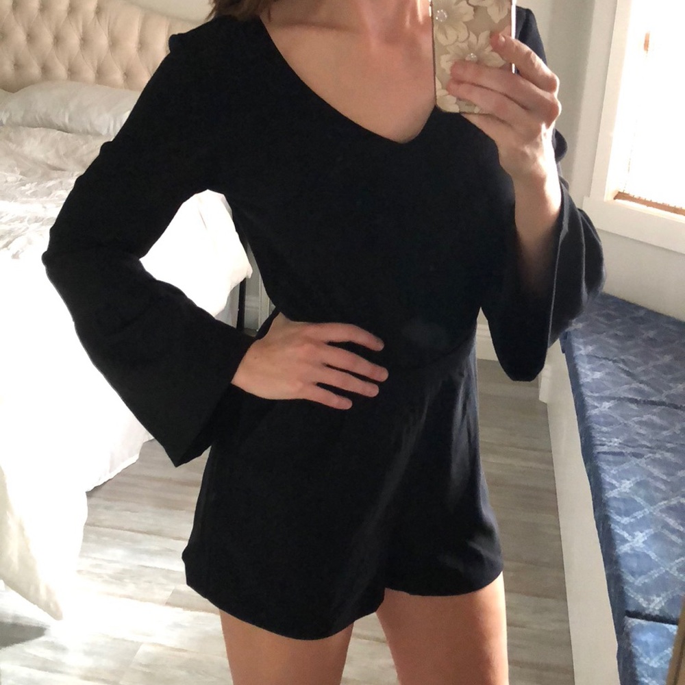 Bell sleeve romper - Picture 8 of 8